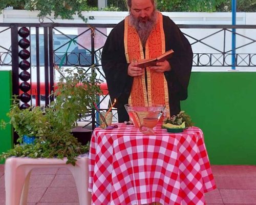 O-πάτερ-Θεοδώσης-ήρθε-στο-νηπιαγωγείο-μας-και-κάναμε-Αγιασμό-ώστε-να-ξεκινήσει-μια-ευλογημένη-χρονιά-puz6hkm1ssj92unnvfonh9hvuy1ildo7d0kn9pomg0 (1)